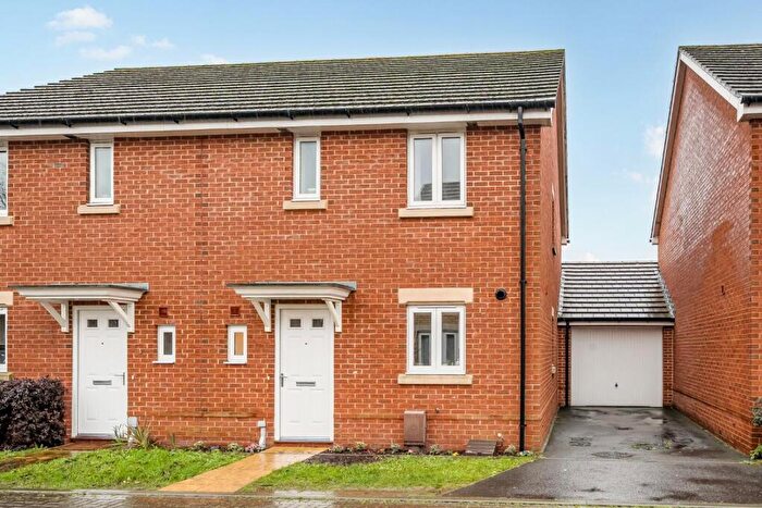 3 Bedroom Semi-Detached House For Sale In Guardians Way, Portsmouth, PO3