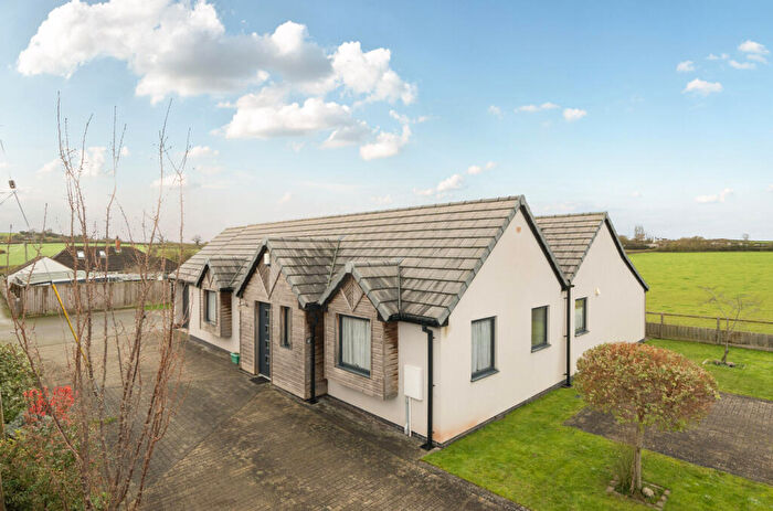 3 Bedroom Bungalow For Sale In Long Lane, Walton, BA16