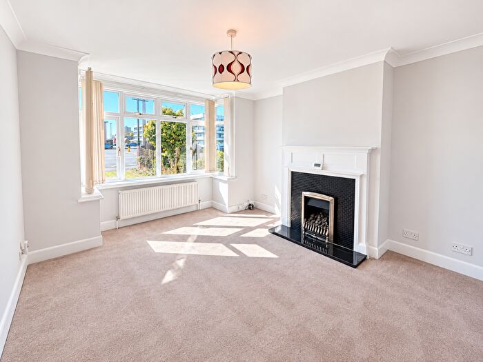 3 Bedroom Semi-Detached House For Sale In Romsey Road, Southampton, SO16