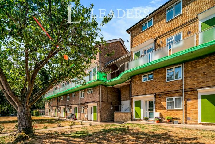 2 Bedroom Maisonette To Rent In The Ridgeway, St.Albans, AL4