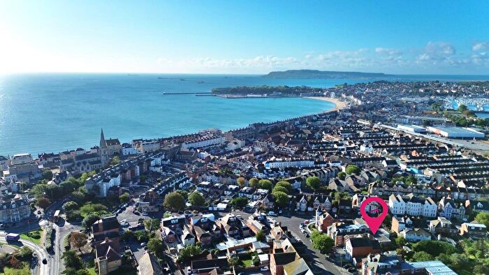 2 Bedroom Flat For Sale In Kirtleton Avenue, Weymouth, DT4