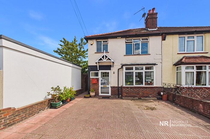 2 Bedroom Maisonette To Rent In Chase End, Epsom, Surrey., KT19