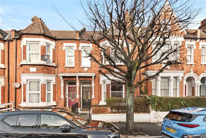 2 Bedroom Apartment For Sale In Gosberton Road, London, SW12
