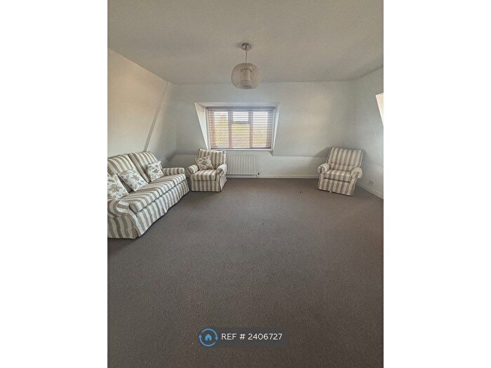 1 Bedroom Flat To Rent In South Lodge, Barnet, EN5