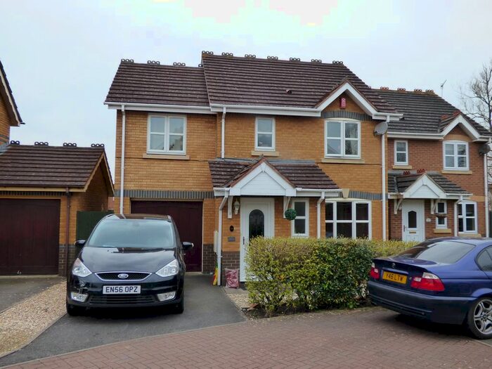 4 Bedroom Semi-Detached House To Rent In Primrose Close, Swindon, SN25