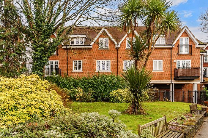 2 Bedroom Flat To Rent In Cheam Road, Epsom, KT17