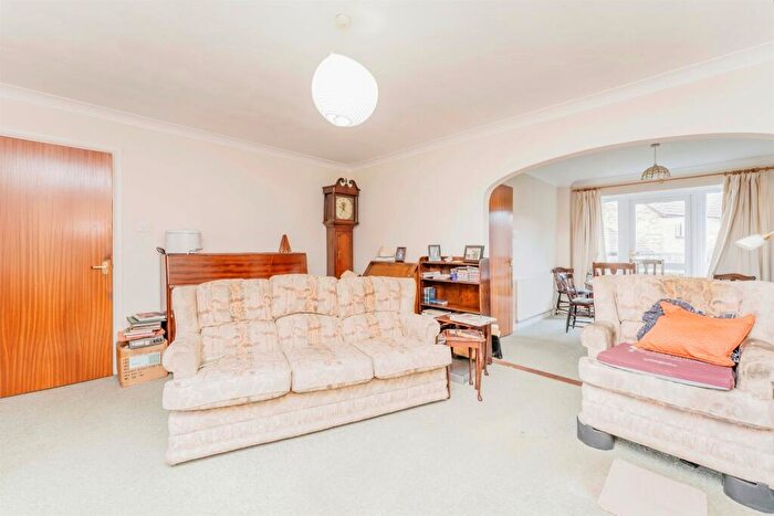 4 Bedroom Detached House For Sale In Tithe Barn Close, Raunds, Wellingborough, NN9