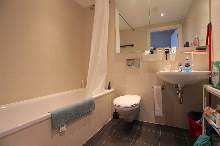 1 Bedroom Flat For Sale In Number One, Media City Uk, Salford, M50