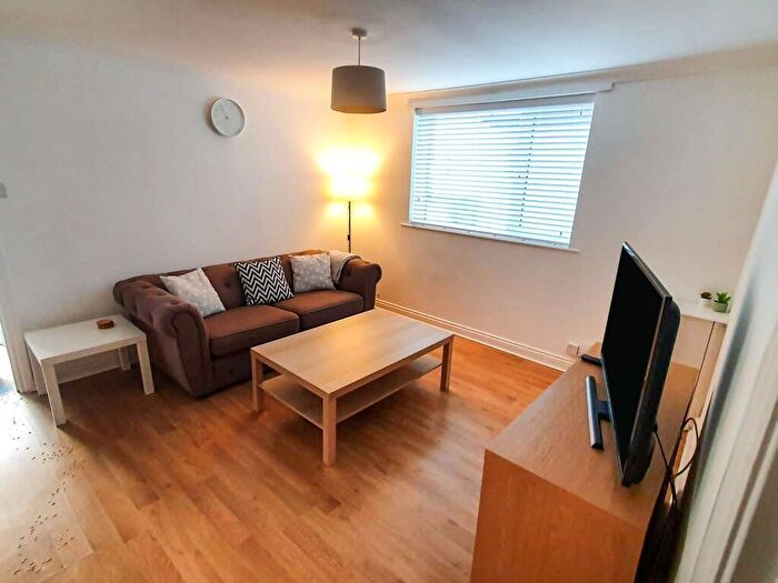 2 Bedroom Property To Rent In Holdenhurst Road, Bournemouth, BH8