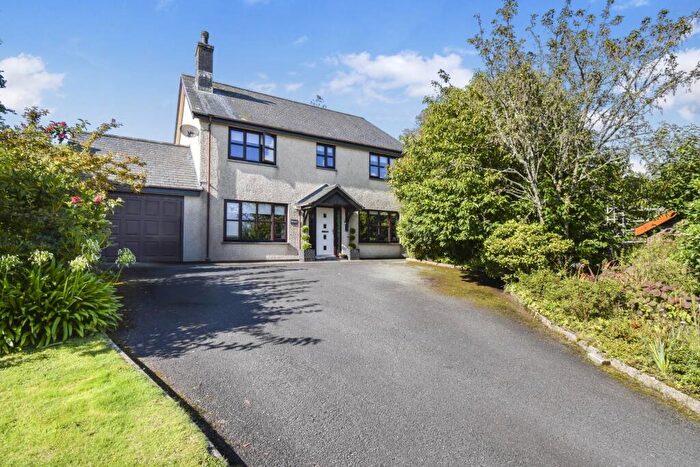 4 Bedroom Detached House For Sale In Pentrefelin, LL52