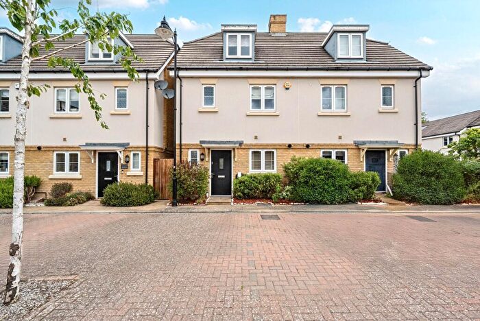 4 Bedroom Semi-Detached House To Rent In Brookwood Farm Drive, Knaphill, Woking, GU21