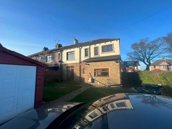 4 Bedroom Semi-Detached House To Rent In Poplar Grove, Bradford, West Yorkshire, BD7