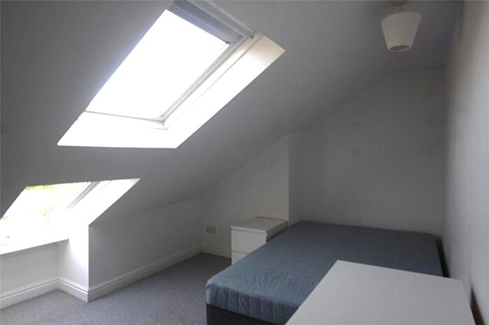 Terraced House To Rent In Catford Hill, London, SE6