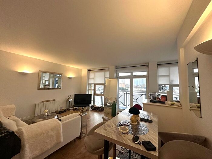 2 Bedroom Flat To Rent In Isle Of Dogs, Canary Wharf, London, E14