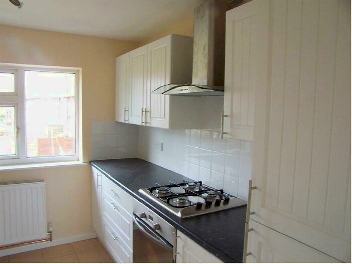 2 Bedroom Flat To Rent In Shakespeare Road, Burton-On-Trent, Staffordshire, DE14