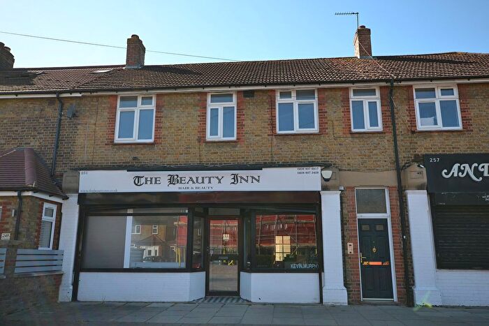 3 Bedroom Flat To Rent In Hazelbury Road, Edmonton, London, N9