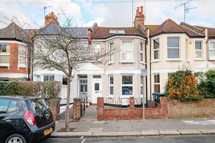 3 Bedroom House For Sale In Pembroke Road, London, N10
