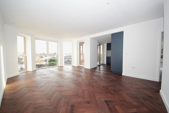 2 Bedroom Flat To Rent In Parkview Avenue, NW2