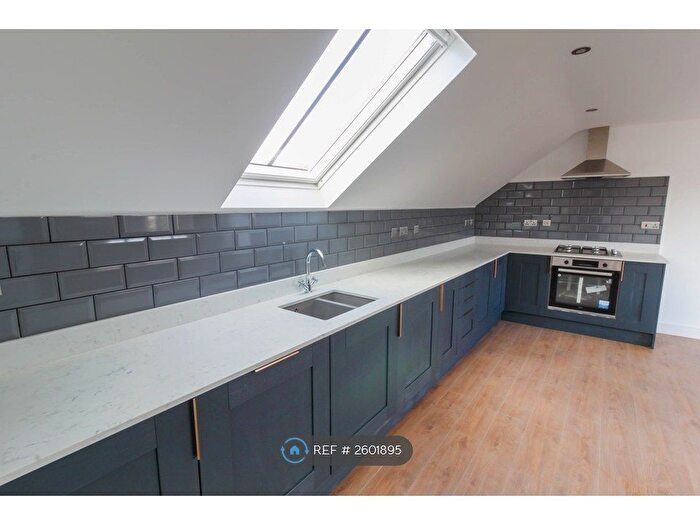 2 Bedroom Flat To Rent In Red Hill, Stourbridge, DY8