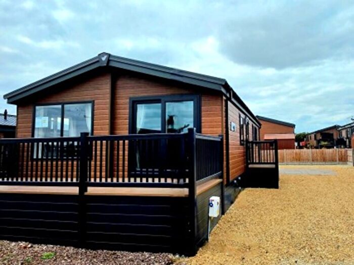 2 Bedroom Park Home For Sale In Whiteminster Park, Whitminster, GL2