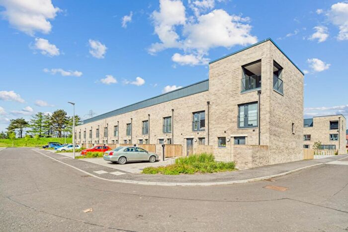3 Bedroom Town House To Rent In Maltings Wynd, Dundashill, Glasgow, G4