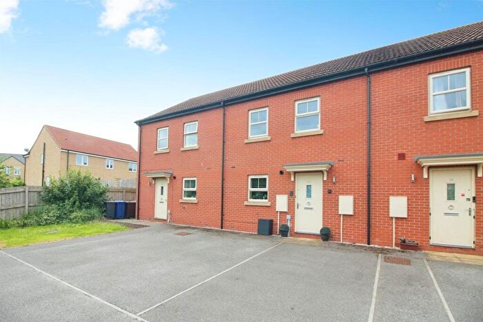 3 Bedroom Town House For Sale In Hadrian Court, Sherburn, Leeds, LS25