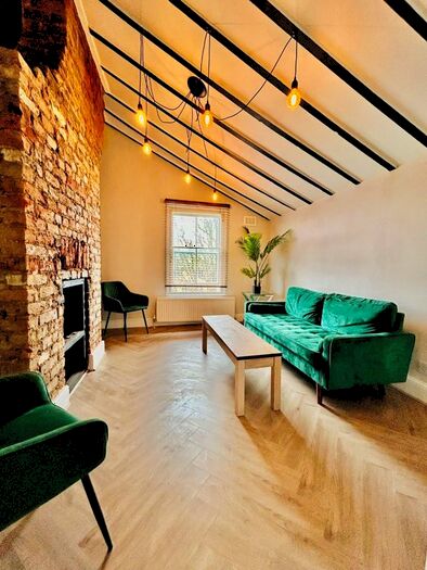 3 Bedroom Flat To Rent In Rushmore Road, Hackney, E5