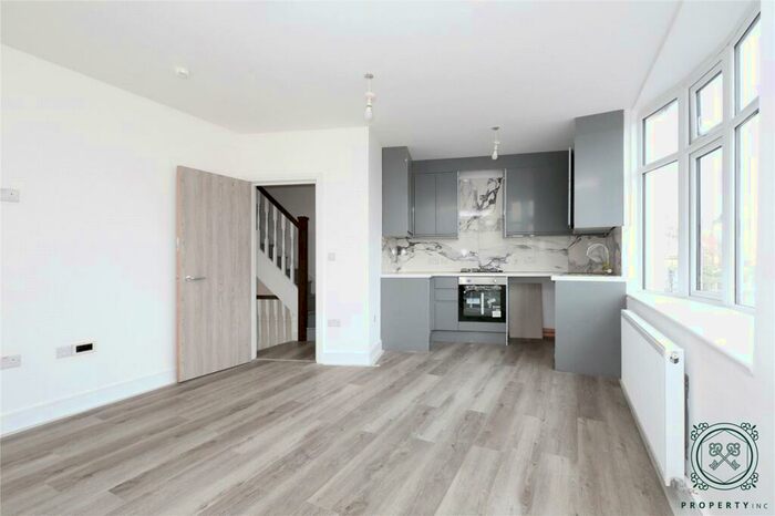 3 Bedroom Apartment To Rent In Lordship Lane, London, N22