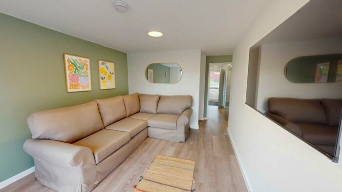 5 Bedroom House To Rent In Rosebarn Park, EX4