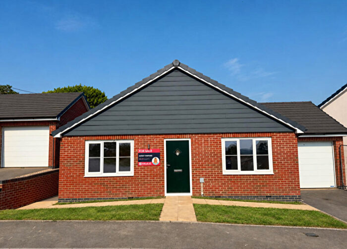 2 Bedroom Detached House For Sale In Broadweavers Close, Wincanton, BA9