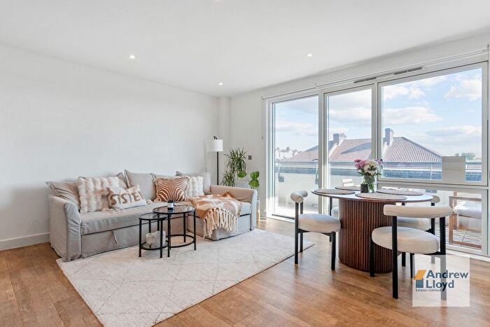 1 Bedroom Flat To Rent In Bedroom Flat – Montmorency House, New Southgate, N11