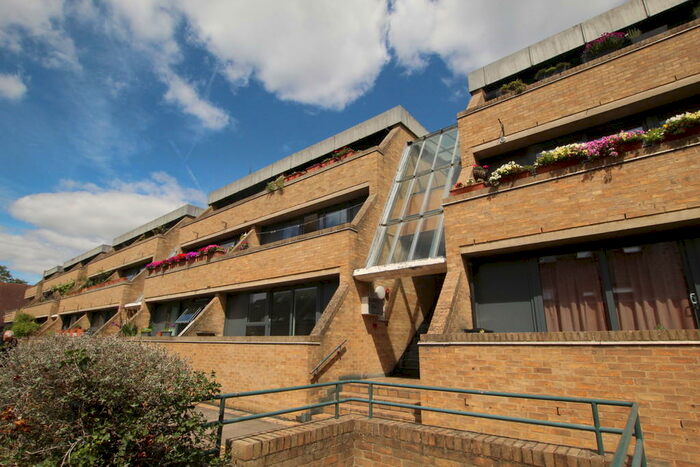 3 Bedroom Flat To Rent In Manor Place, Cambridge, CB1