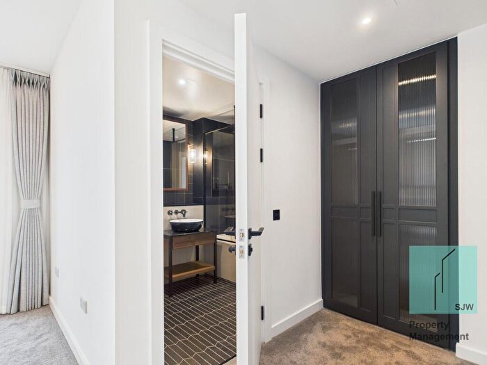 2 Bedroom Apartment To Rent In Boxwood Gardens, London, E1W