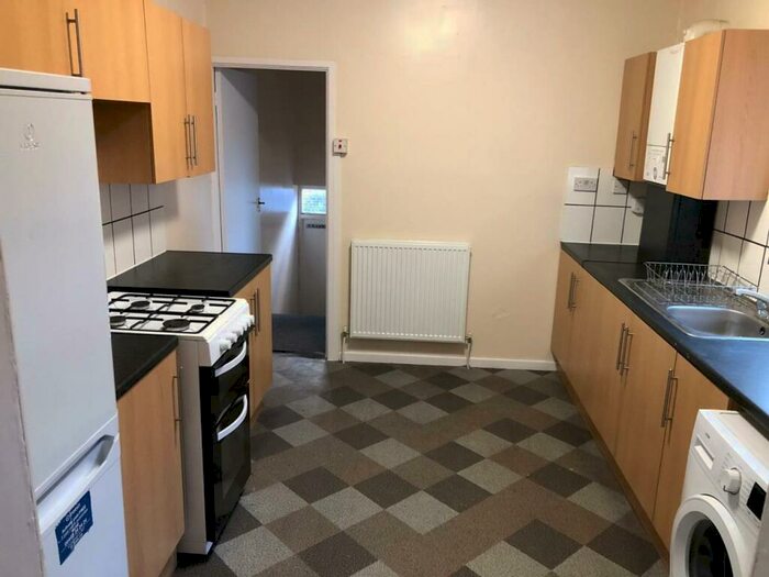 5 Bedroom Maisonette To Rent In Goldspink Lane, Sandyford, Newcastle Upon Tyne, NE2
