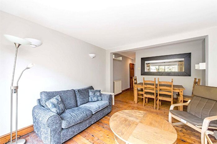 2 Bedroom Flat To Rent In Glenelg Road, London, SW2