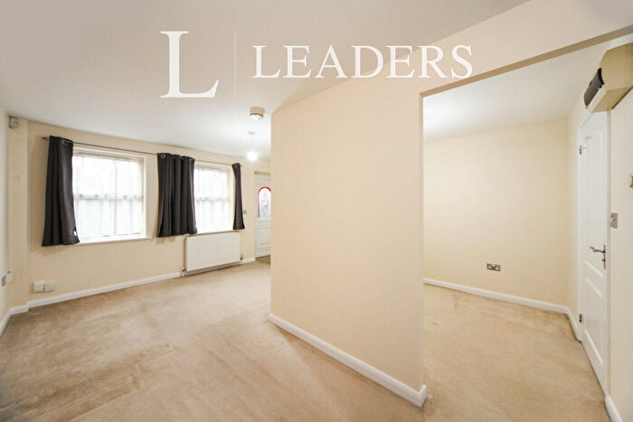 1 Bedroom Flat To Rent In Hudson Court -, LU6