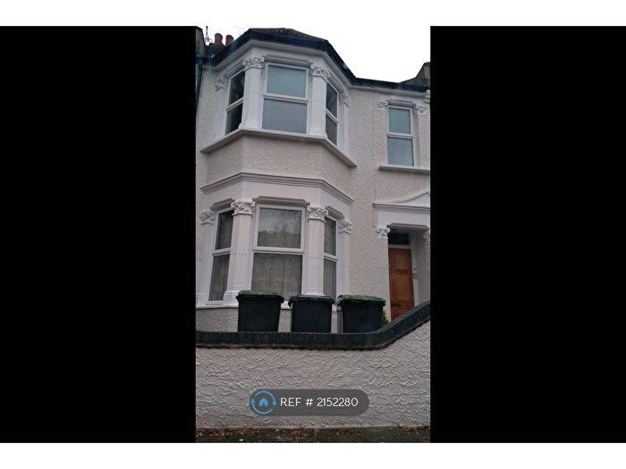 2 Bedroom Flat To Rent In First Floor, London, N22