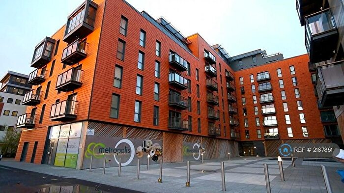 2 Bedroom Flat To Rent In Railway Terrace, Slough, SL2