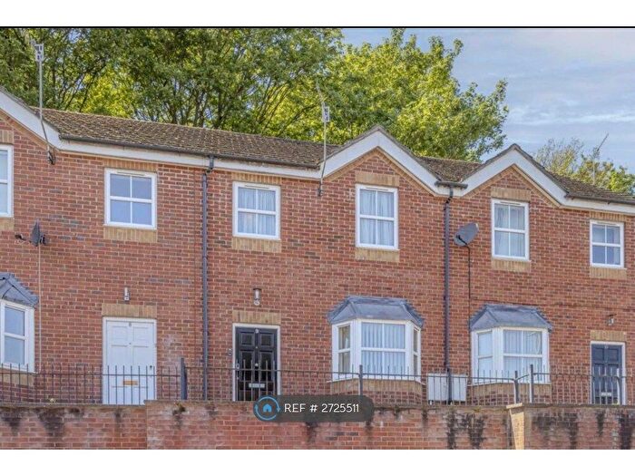 3 Bedroom Terraced House To Rent In St. Andrews Square, Stoke-On-Trent, ST4