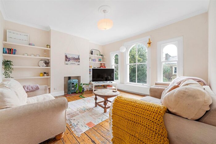 3 Bedroom Flat To Rent In Loughborough Road, Brixton, SW9