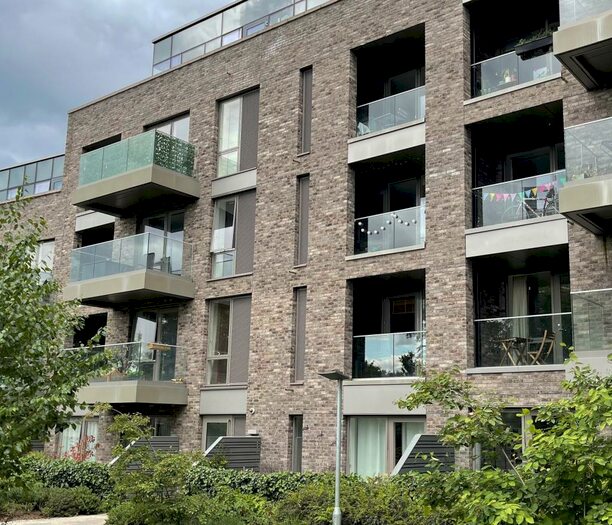 2 Bedroom Apartment To Rent In Woods Road, Peckham, London, SE15