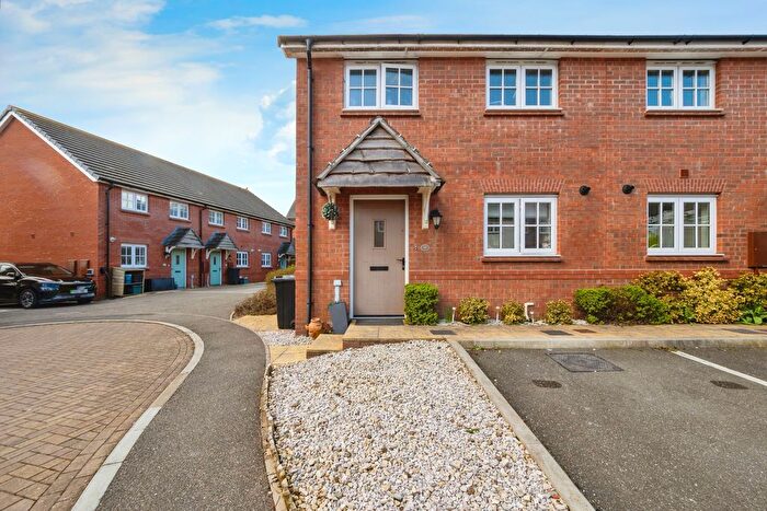 2 Bedroom End Of Terrace House For Sale In Egret Close, Dawlish, Devon, EX7