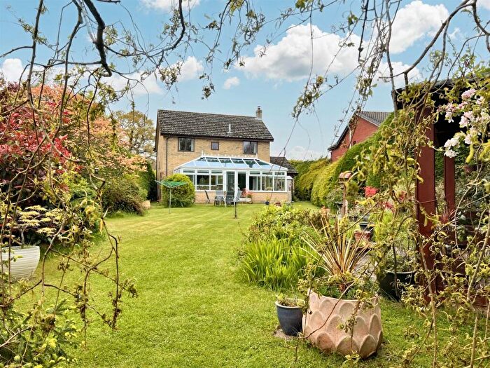 4 Bedroom Detached House For Sale In New Road, Porchfield, Newport, PO30