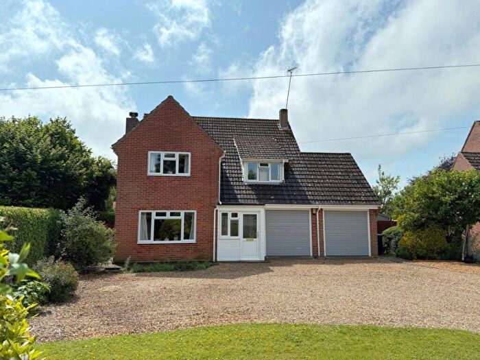 4 Bedroom Detached House For Sale In Countess Road, Amesbury, Salisbury, SP4