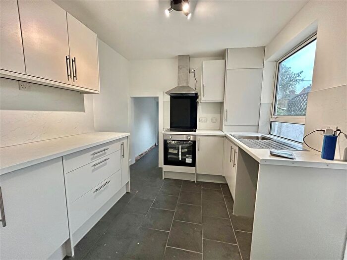 4 Bedroom House To Rent In Victoria Road, Netherfield, Nottingham, NG4