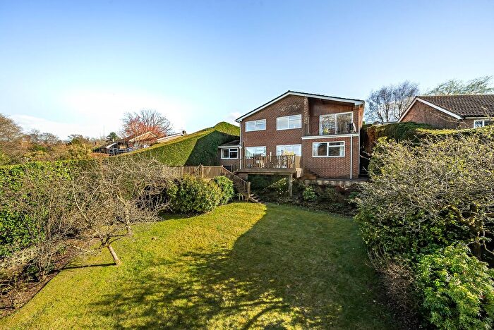 4 Bedroom Detached House For Sale In Scotlands Close, Haslemere, GU27