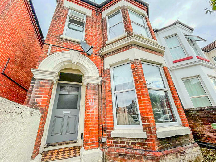 8 Bedroom Semi-Detached House To Rent In Wilton Avenue, Southampton, SO15