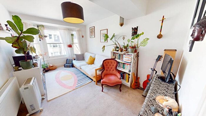 1 Bedroom Flat To Rent In Oriental Place, Brighton, BN1