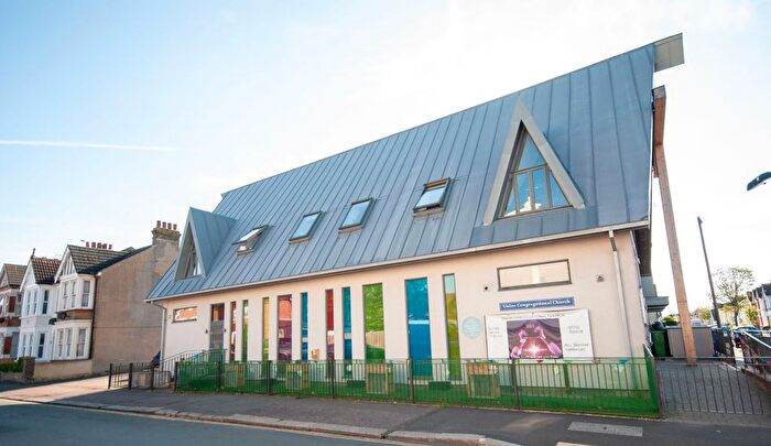 2 Bedroom Flat To Rent In Union Congregational Church, Pall Mall, Leigh-On-Sea, SS9