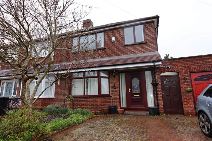 3 Bedroom Semi Detached House To Rent In Hillview, Luton, LU2